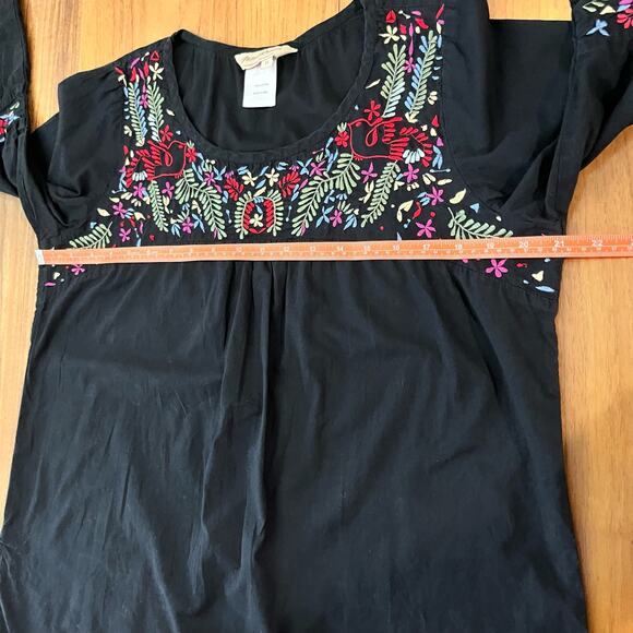 Norm Thompson Embroidered Top Size M Cotton Floral Boho Flutter Sleeve - Picture 8 of 11
